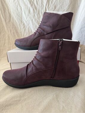 Cloudsteppers by Clarks Aubergine Side-Zip Ruching Ankle Boots Women’s size 10